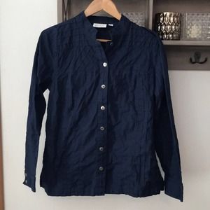 D&Co blouse blue buttons, smocked pattern size medium blue medium